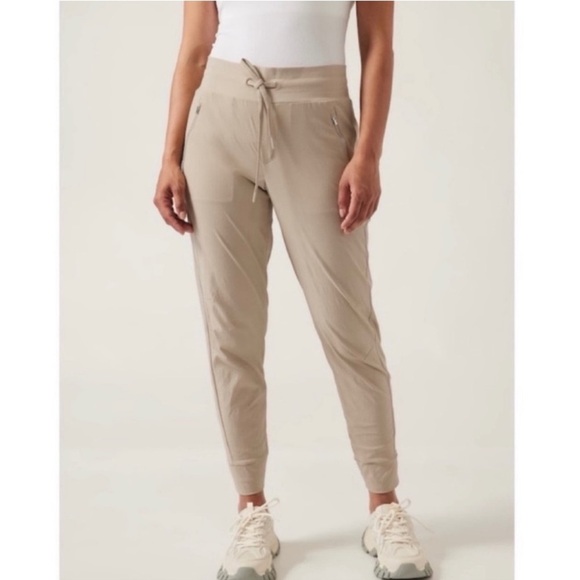 Women’s ATHLETA Trekkie North khaki joggers- Size 6 TALL - Picture 1 of 10